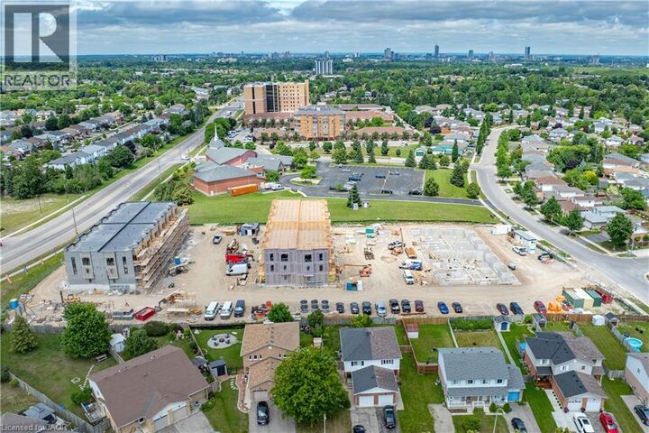 Photo de la propriété: 525 Erinbrook Drive C062 ON N2E 3M8