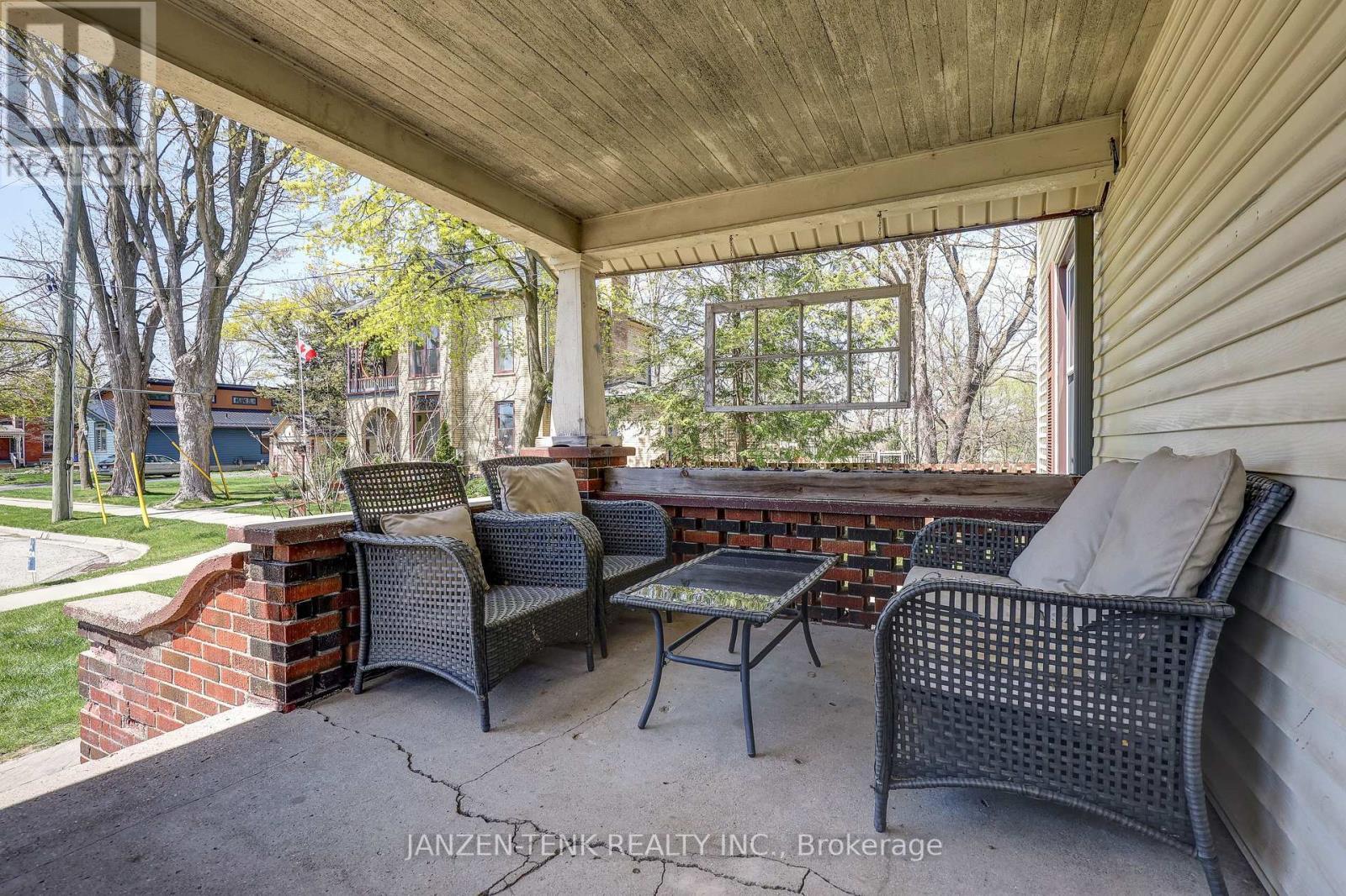 Property Photo: 17 Oak Street ON N5H 1G3