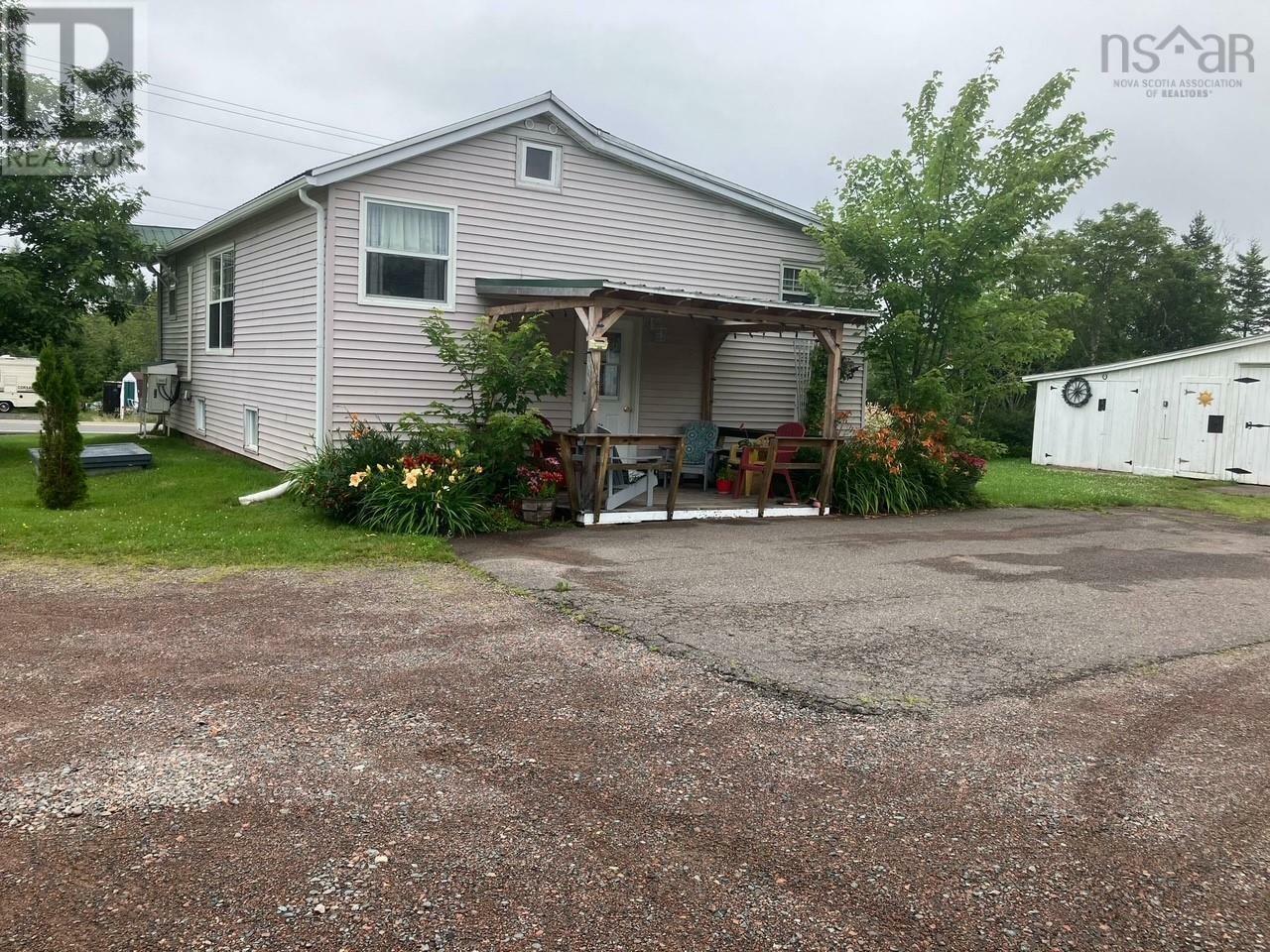 Property Photo: 5886 Highway 2 NS B0M 1B0