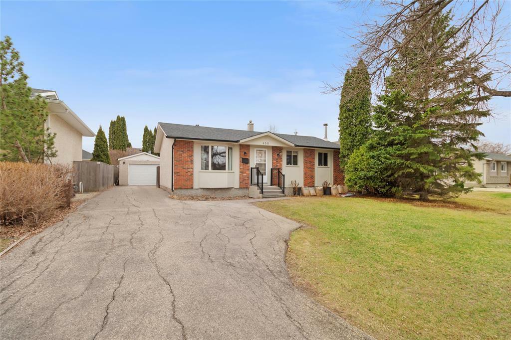 Property Photo: 450 Knowles Avenue MB R2G 1E5