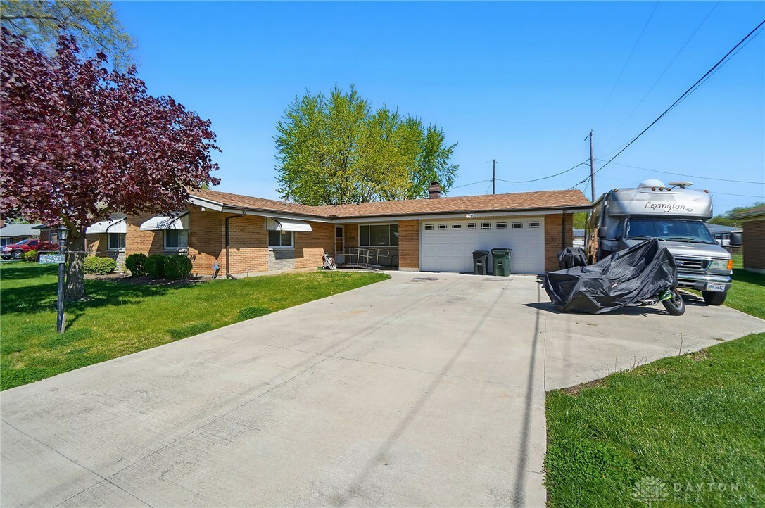 Property Photo: 831 Glenstone Court OH 45426