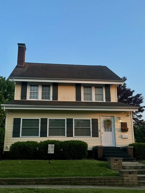Property Photo: 318 W Adams Street IL 62568