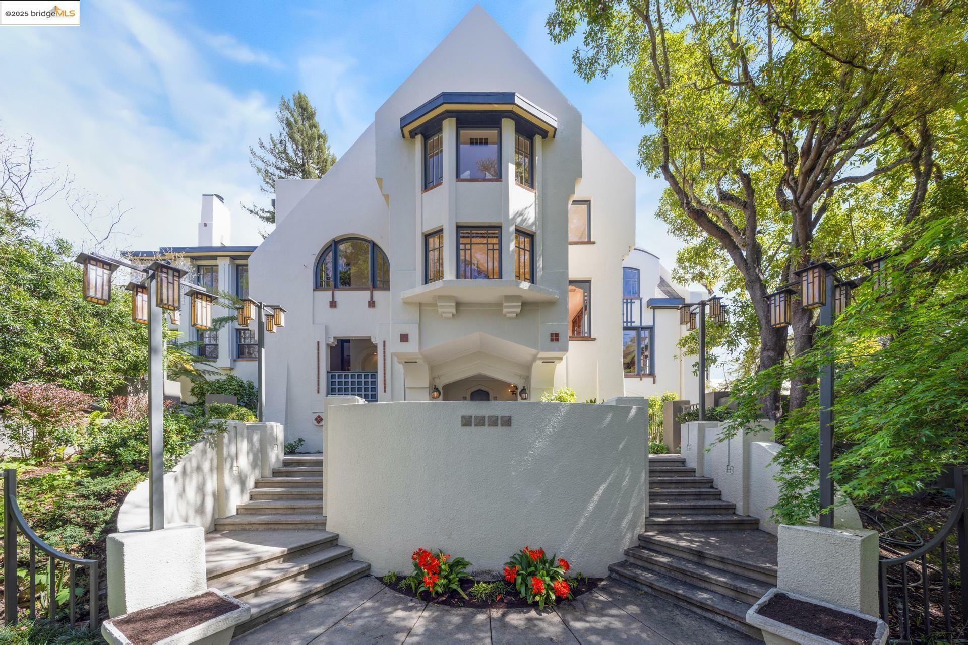 Property Photo: 227 Tunnel Rd CA 94705