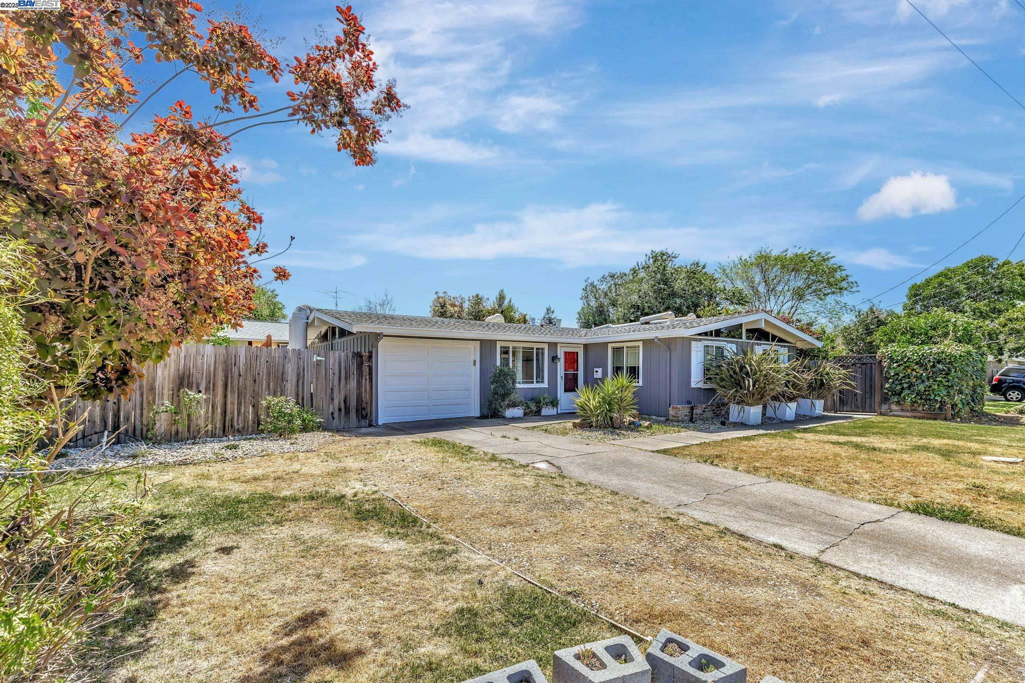 Property Photo: 2201 N 6th St CA 94519