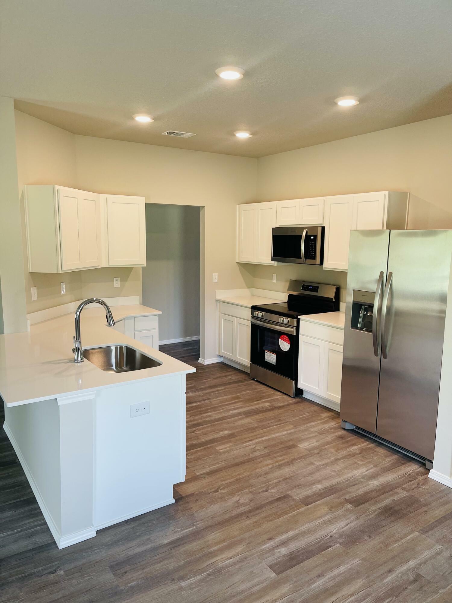Property Photo: 8190 Silk Stocking Ave FL 32567