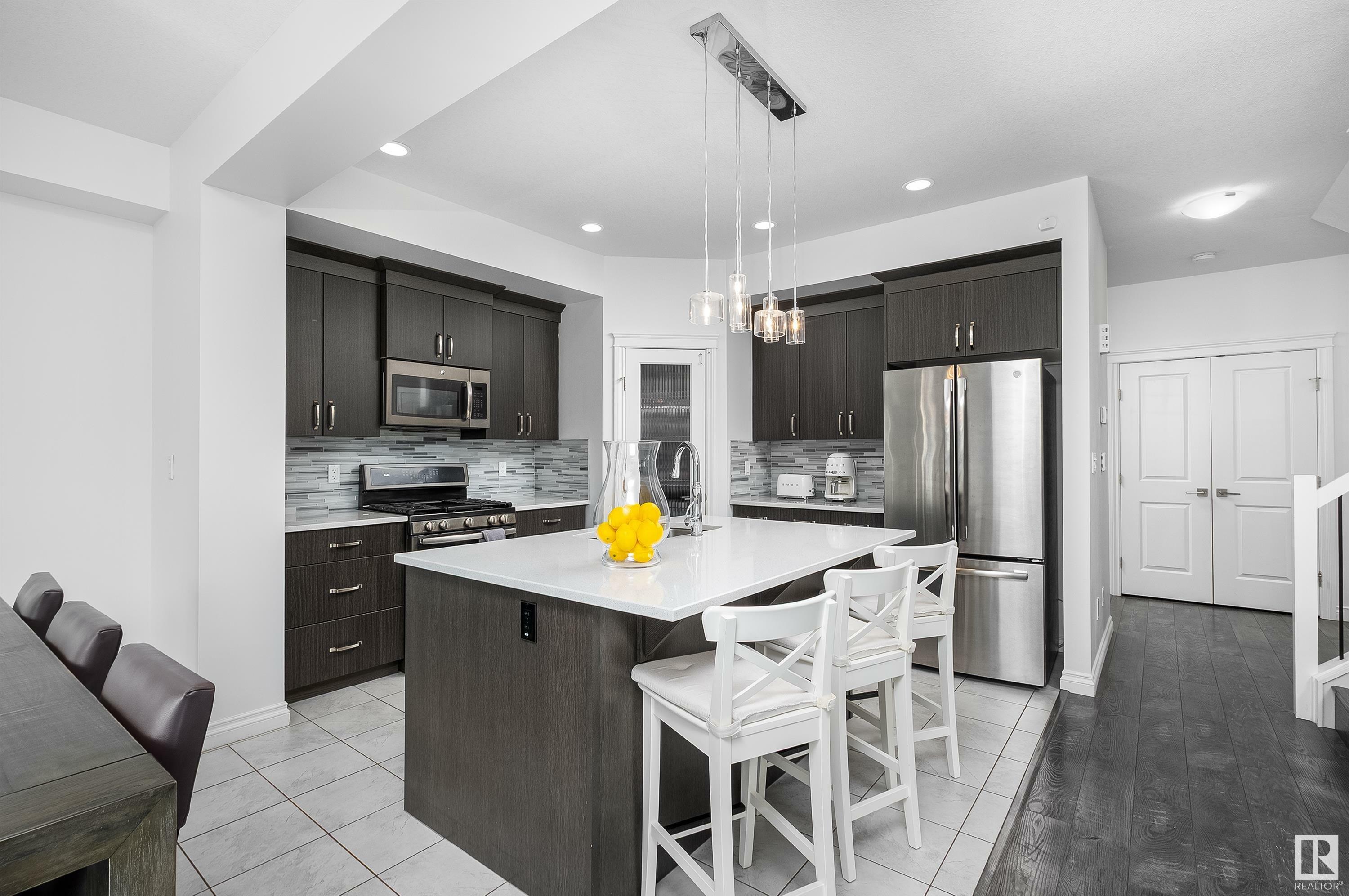 203 Simpkins Bend  Leduc AB T9E 0E8 photo