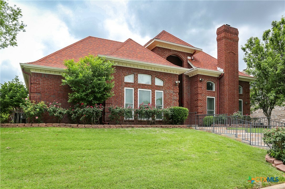 Property Photo: 2110 Lakeview Loop TX 76543
