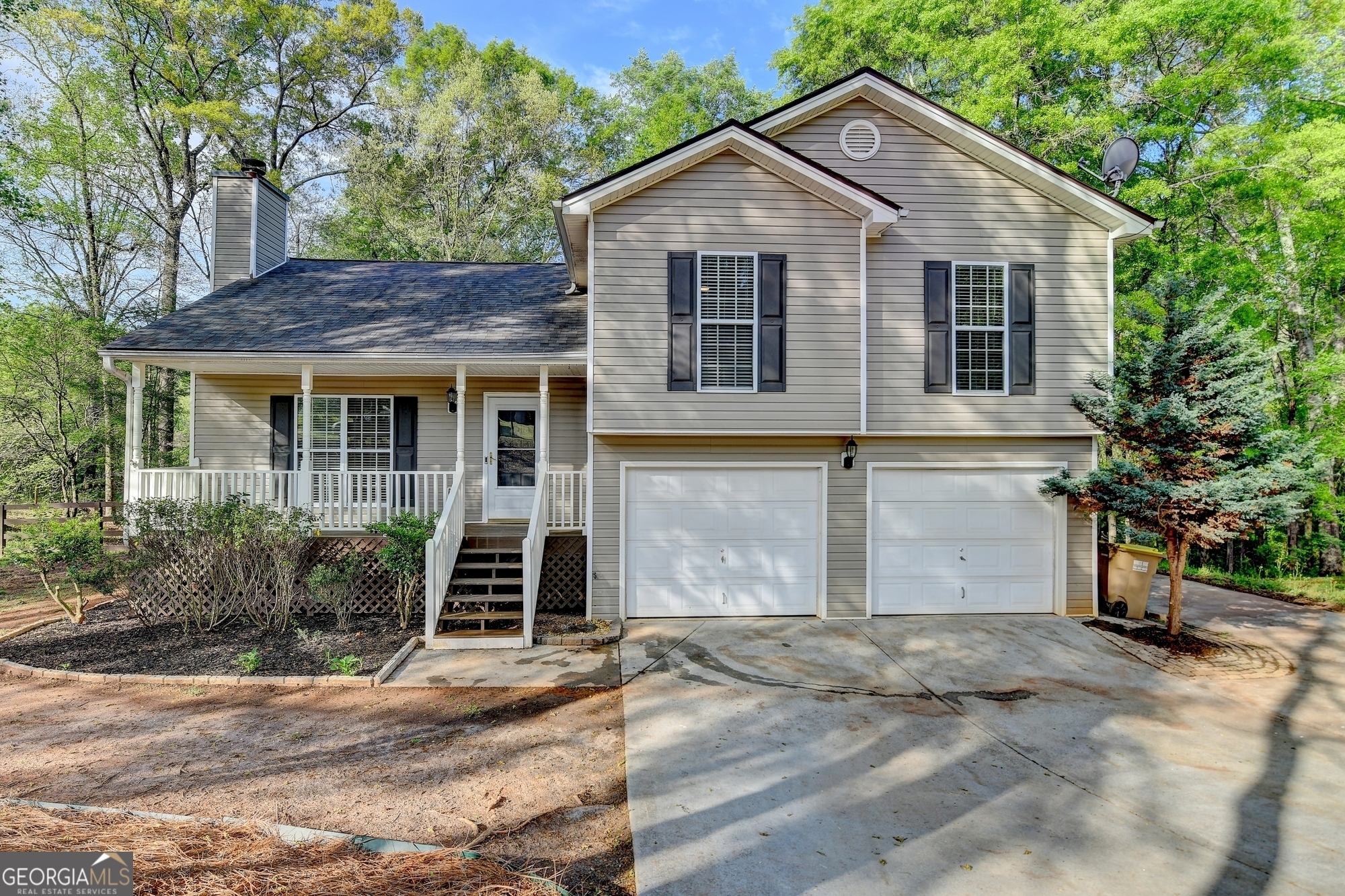 Property Photo: 2025 Emerald Pointe Drive GA 30680