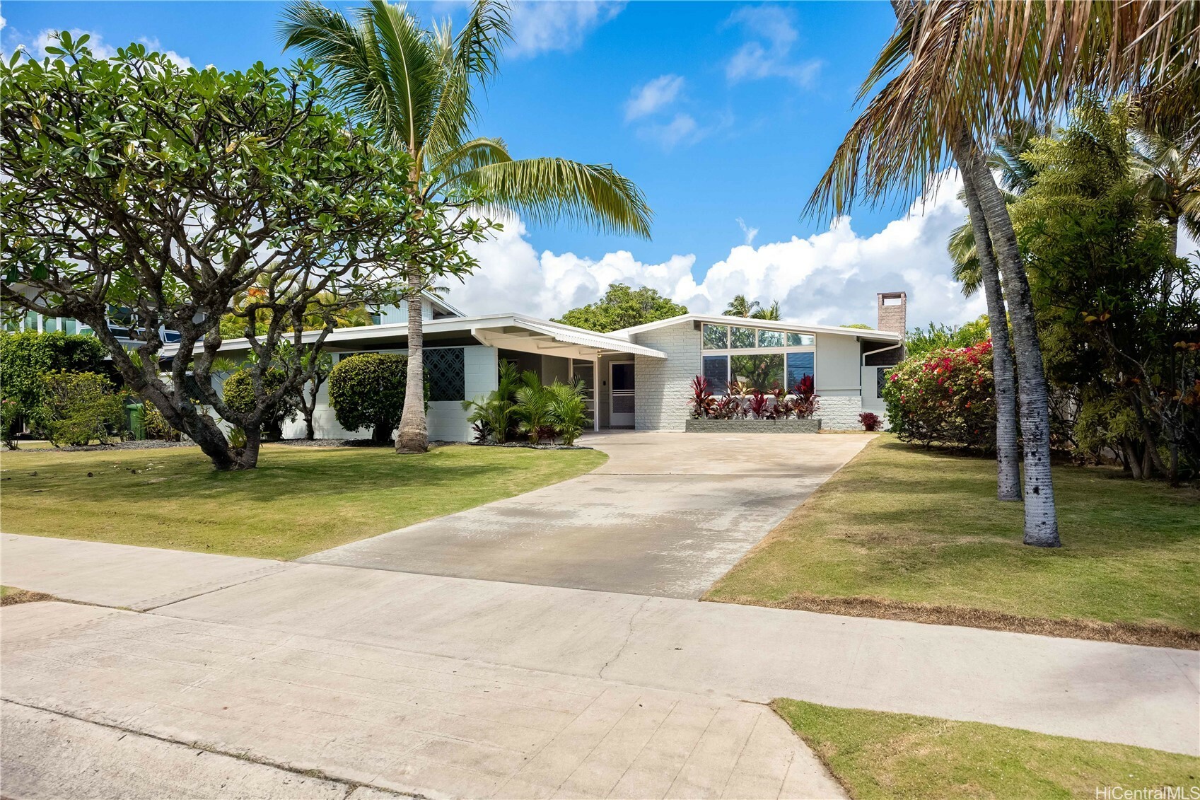 Property Photo: 122 Kakahiaka Street HI 96734
