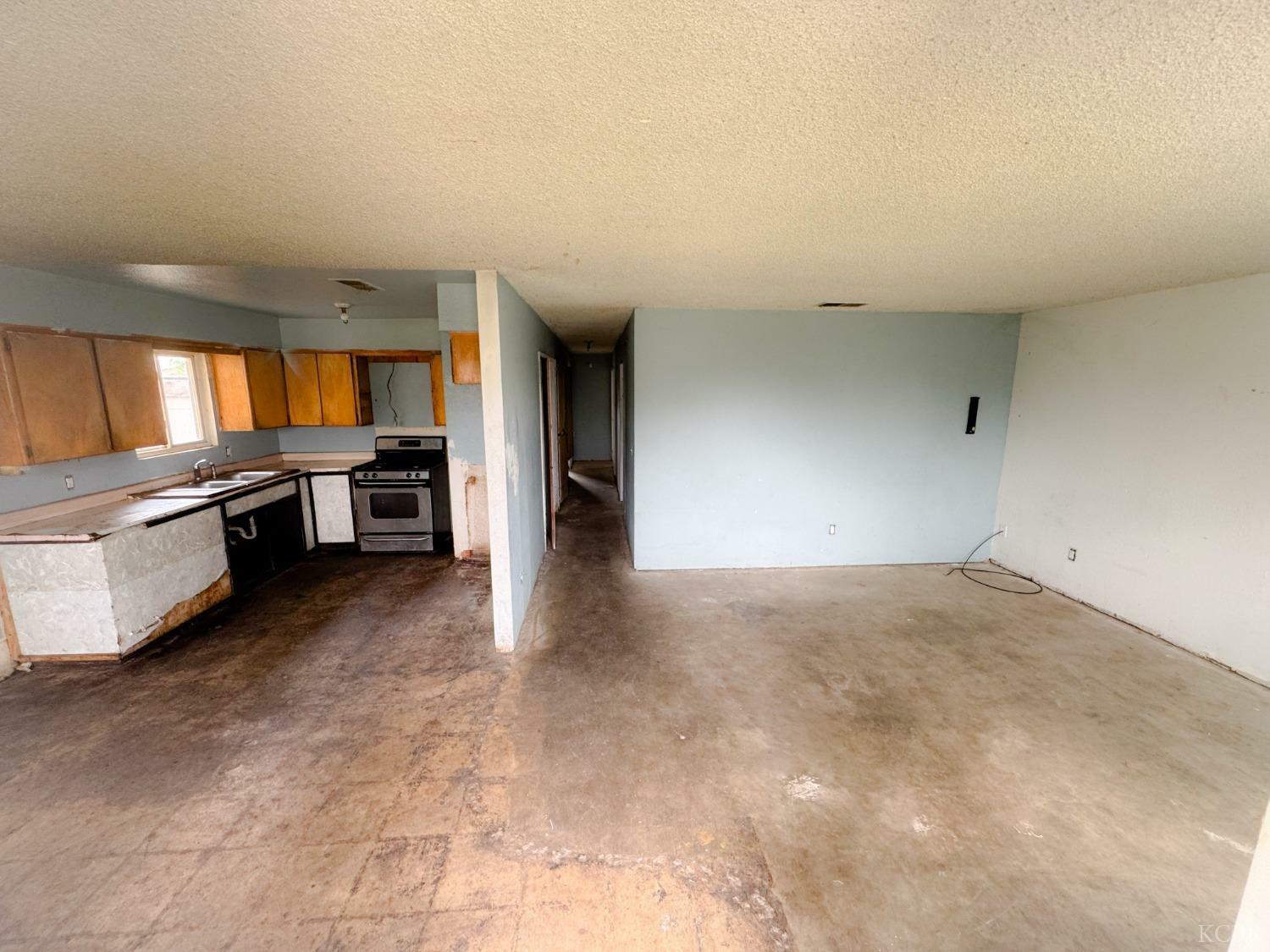 Property Photo: 19693 Avenue 195 CA 93267