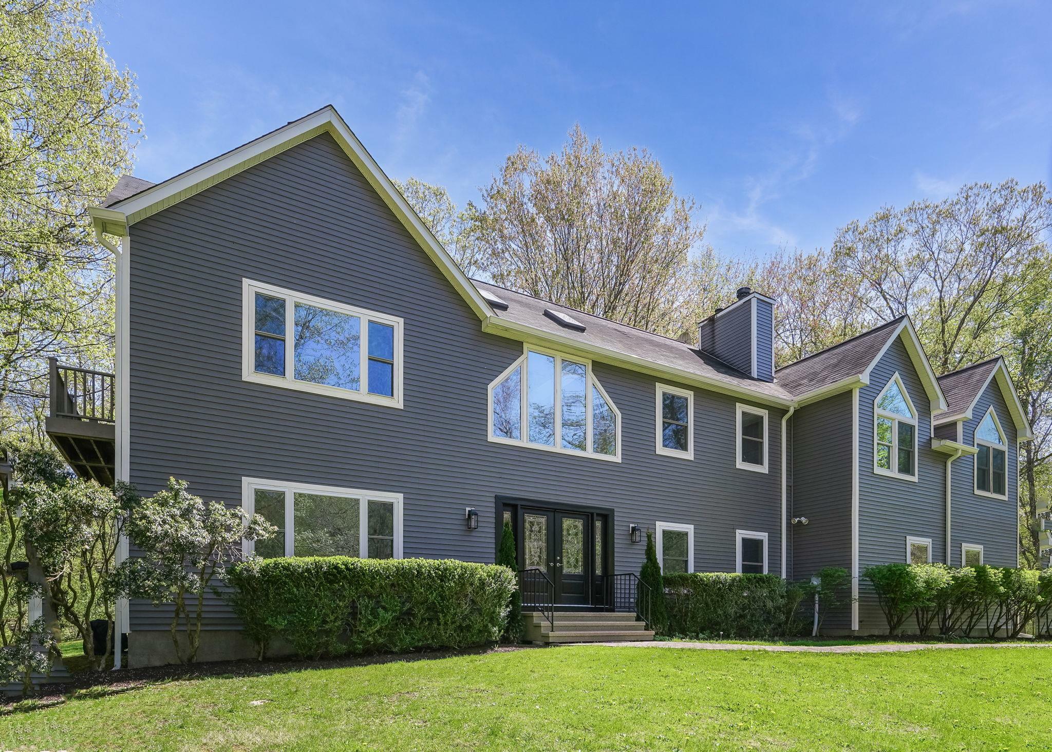 Property Photo: 1121 Estates Drive NY 10562