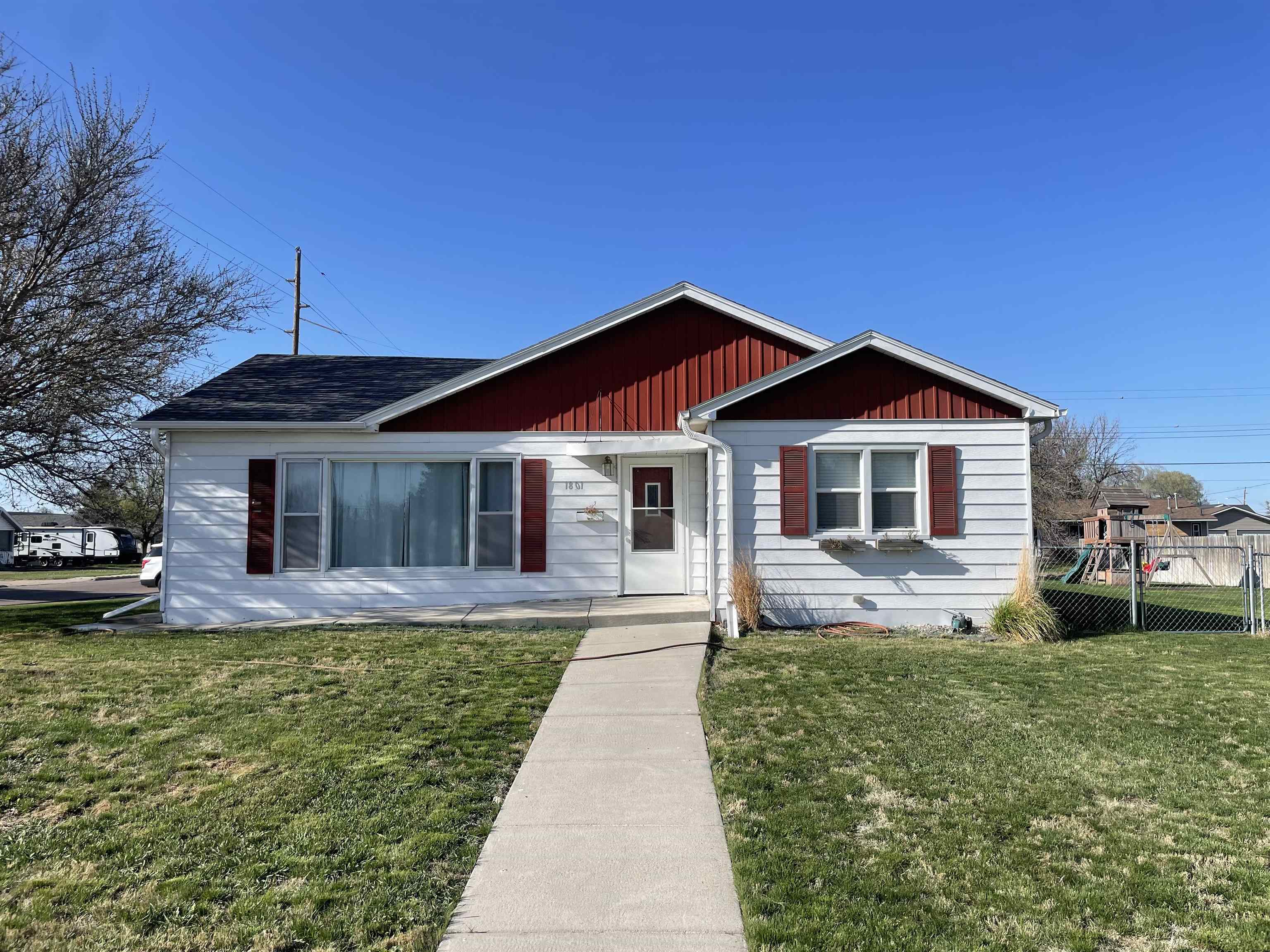 Property Photo: 1801 E Burlington NE 69101