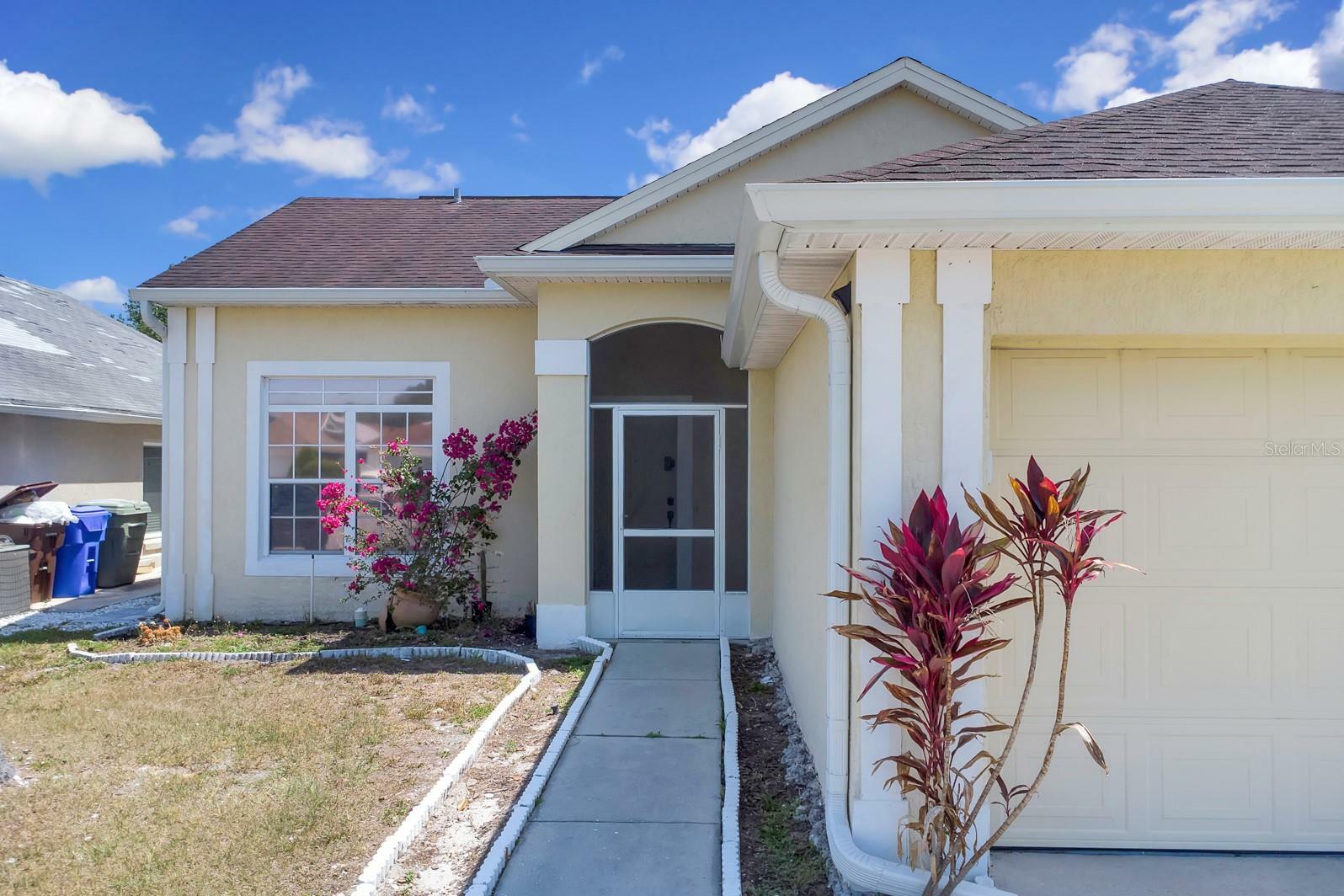 Property Photo: 2049 Shannon Lakes Boulevard FL 34743