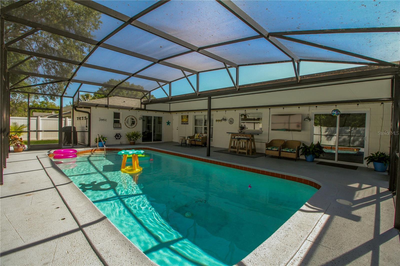 Property Photo:  1529 Glastonberry Road  FL 32751 