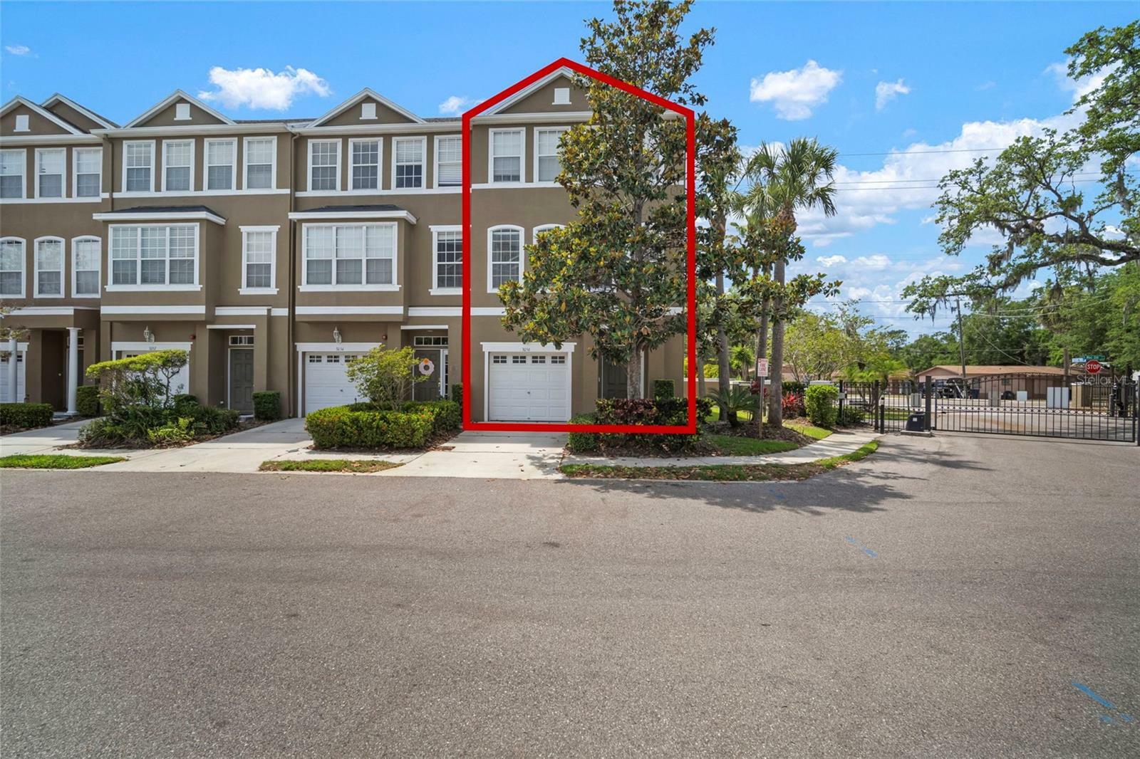 Property Photo: 3056 Pointeview Drive FL 33611