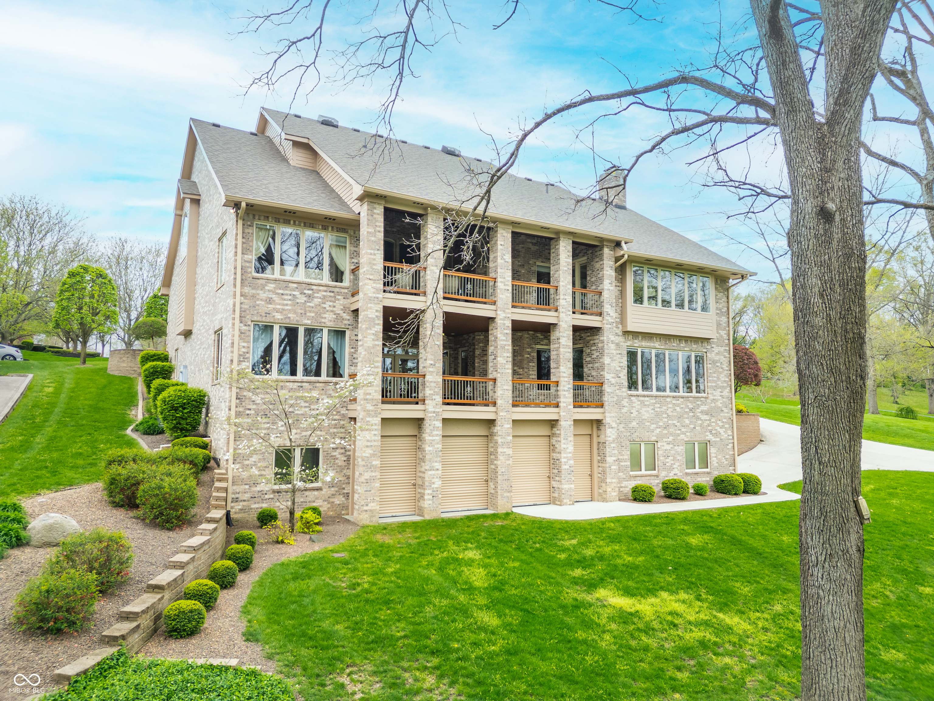 Property Photo: 2733 Foxborough Drive IN 46143