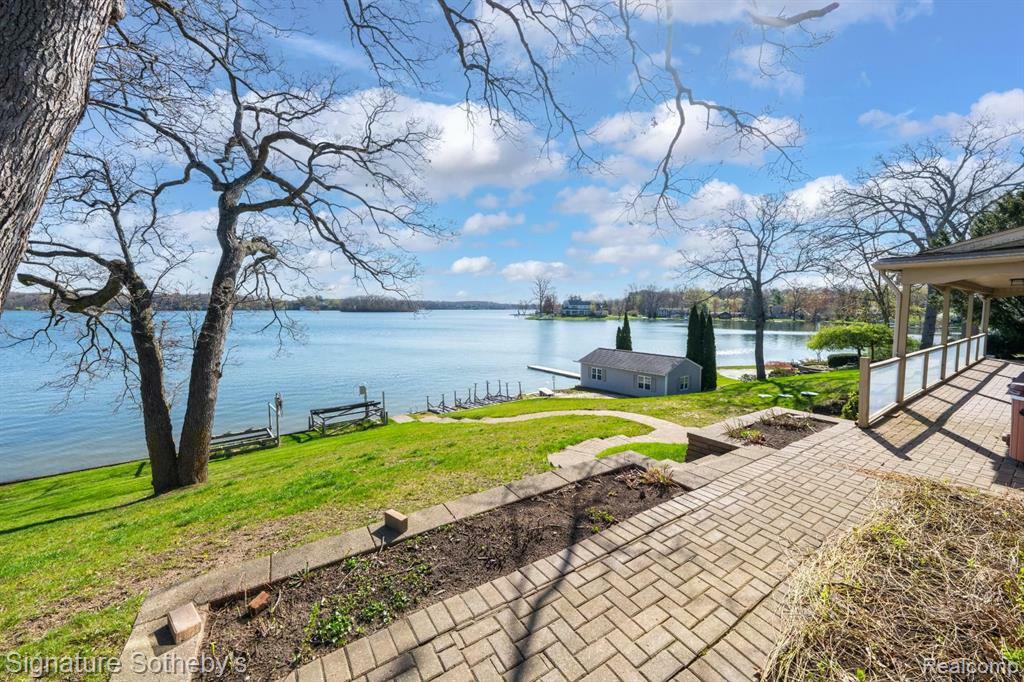 Property Photo: 2224 Lake Angelus MI 48326 1042
