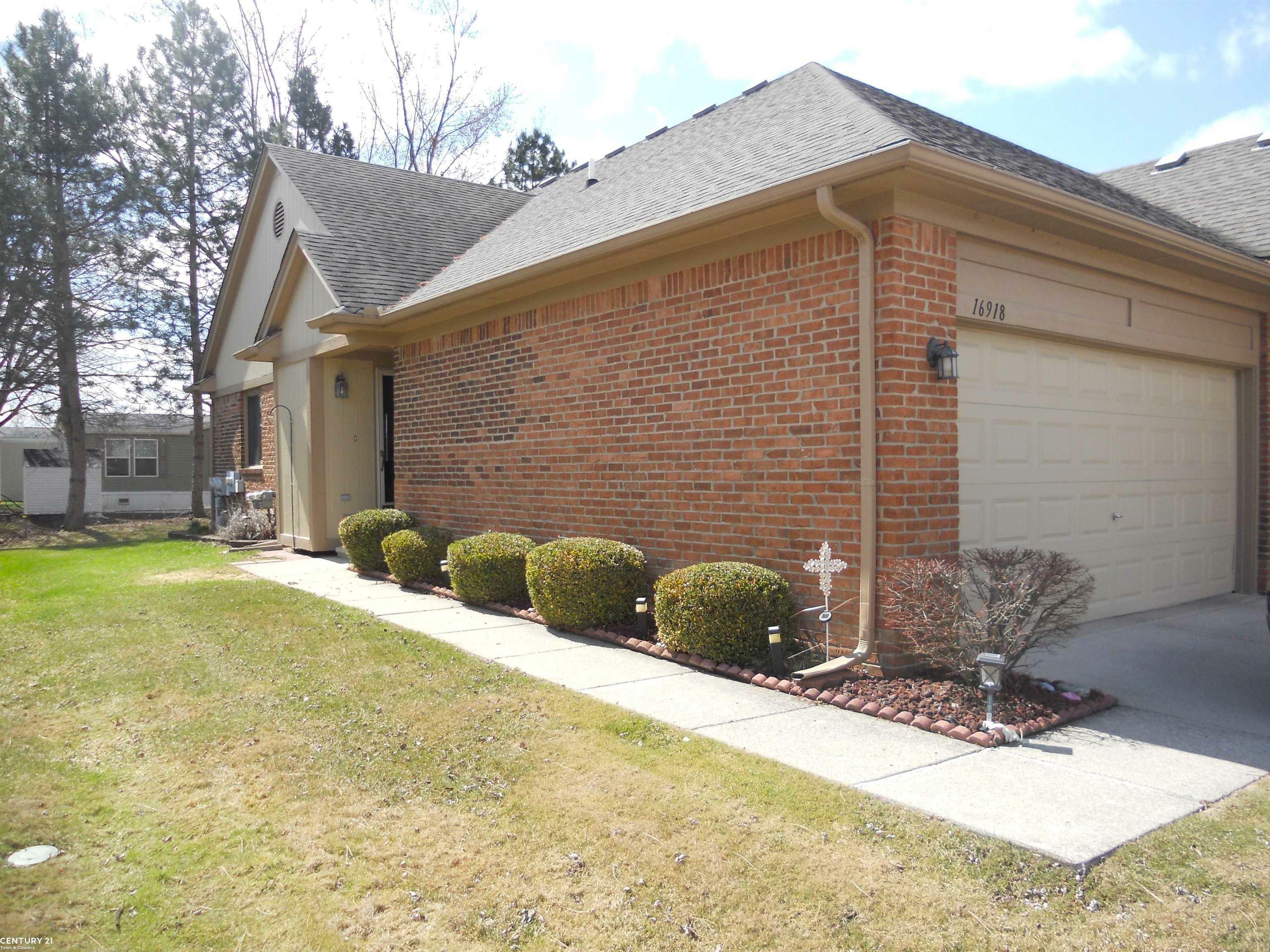 Property Photo: 16918 Country Ridge Drive MI 48044