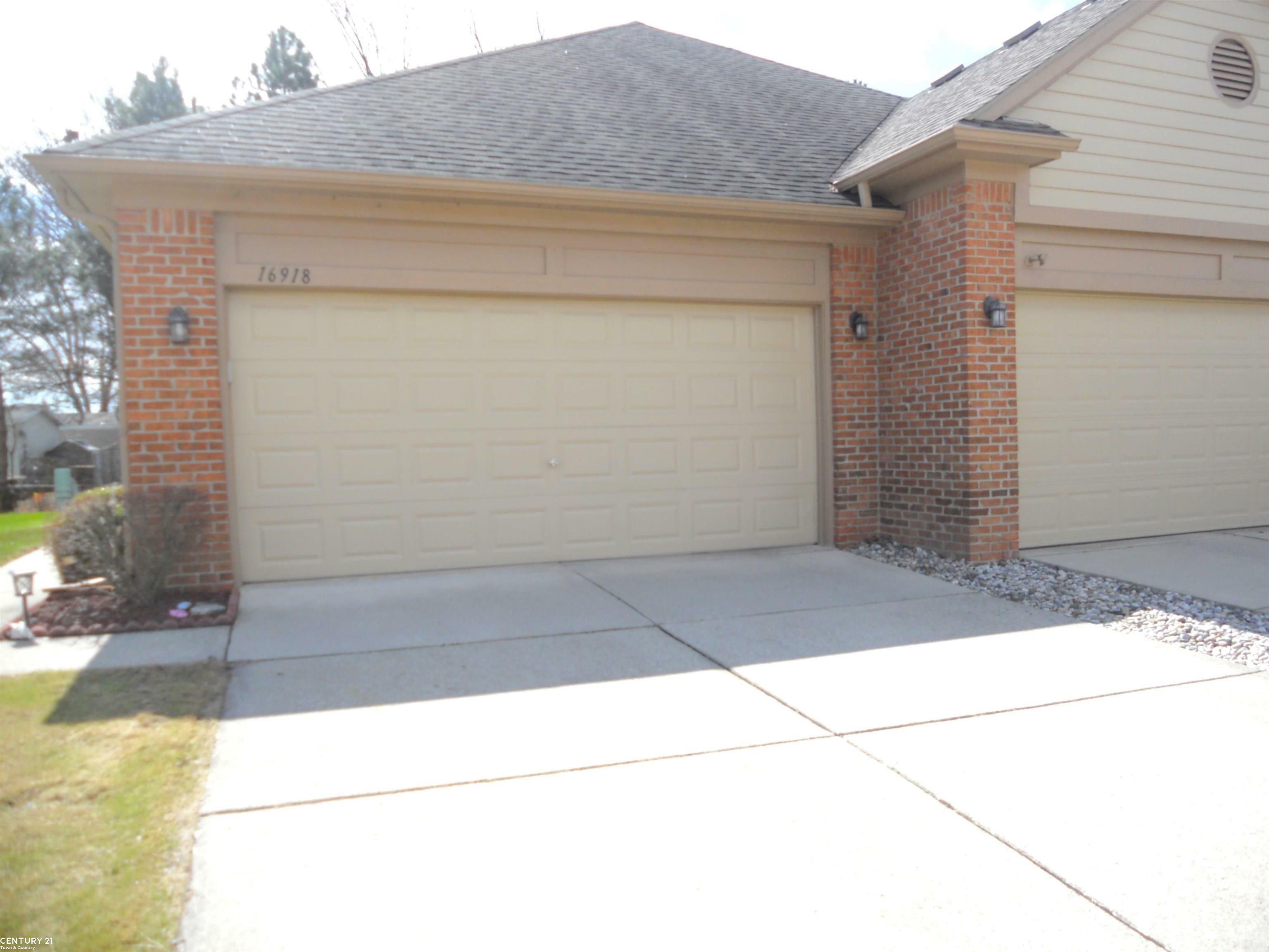 Property Photo: 16918 Country Ridge Drive MI 48044