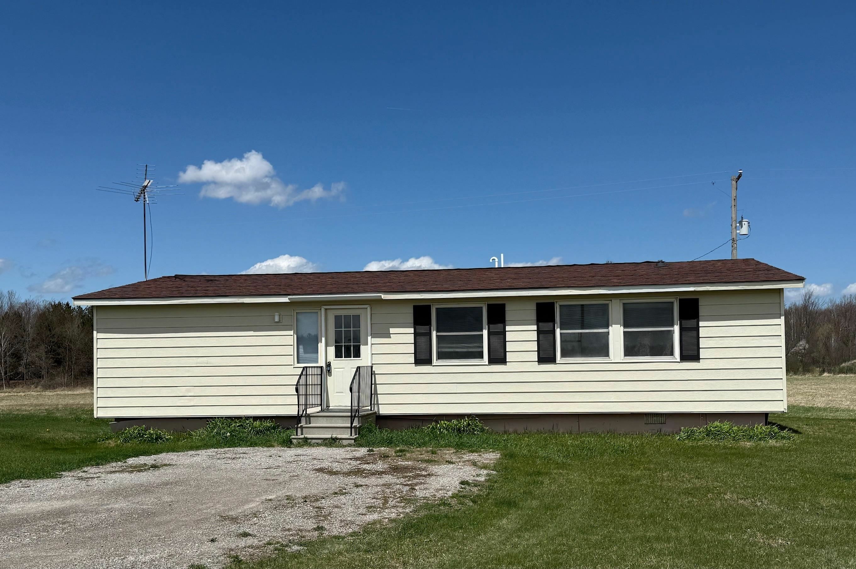 Property Photo: 6950 W Sterling Road MI 48659