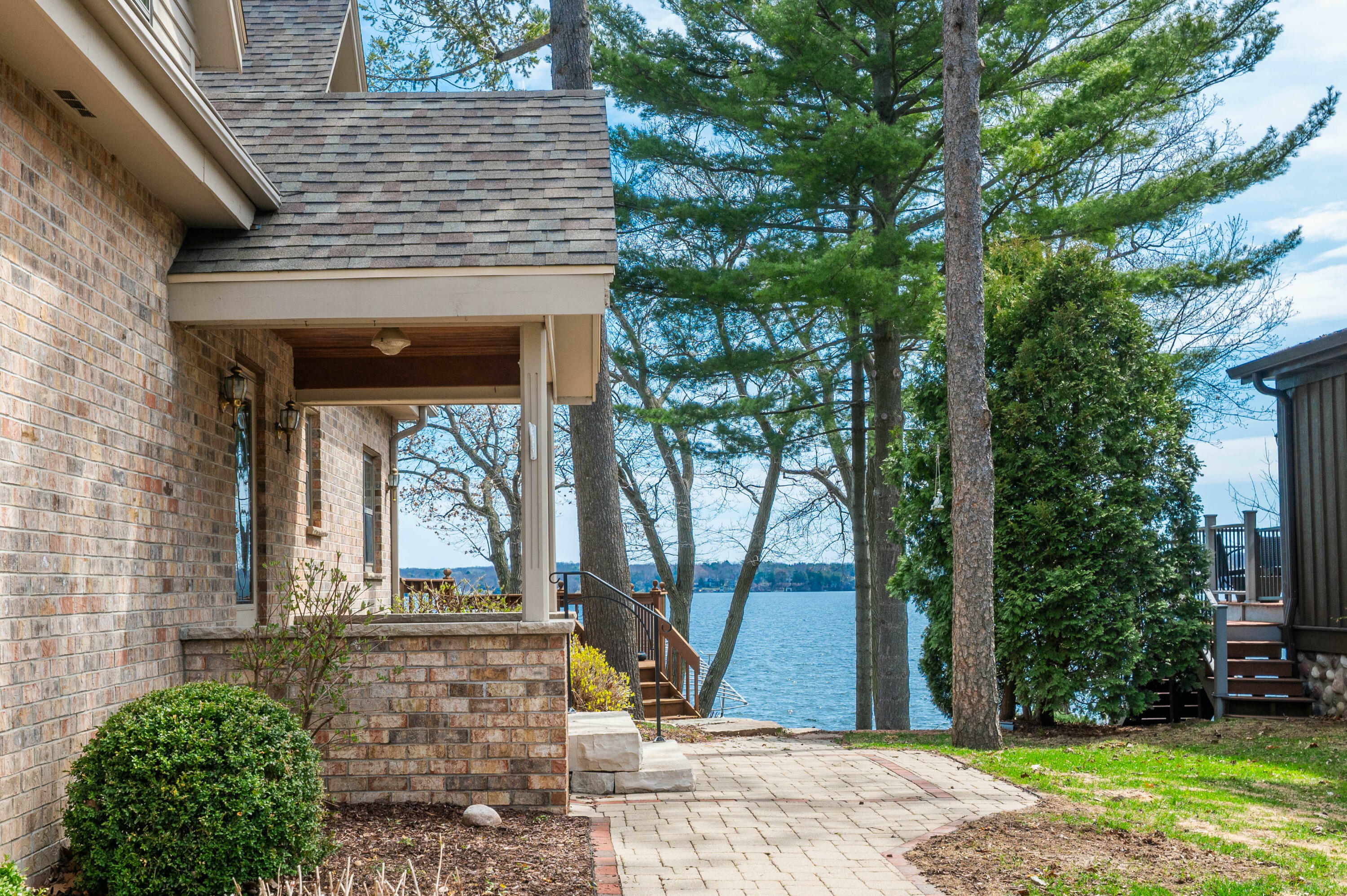 Property Photo: W347n5904 Lake Dr WI 53066