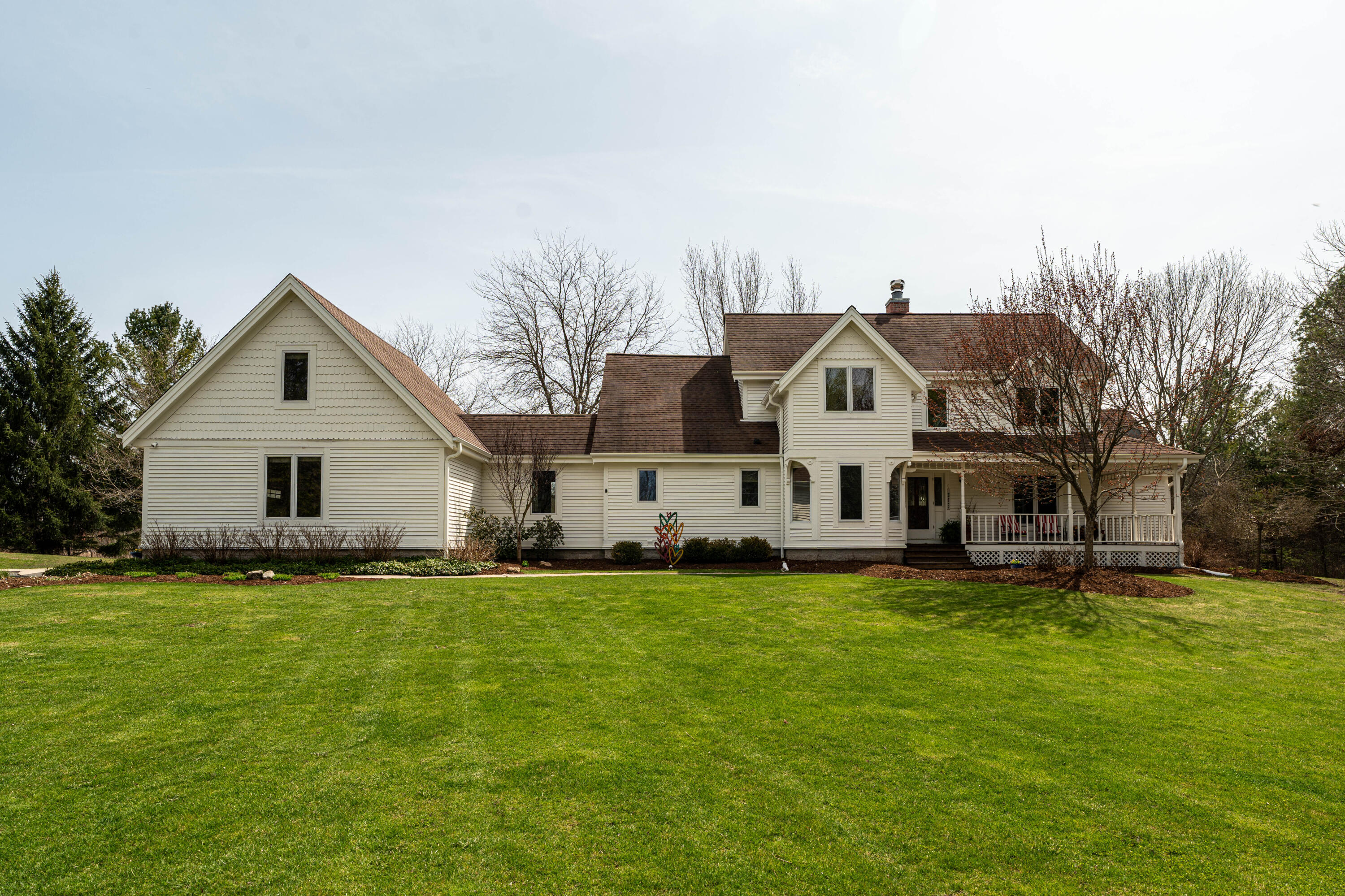 Property Photo: 8925 Pleasant Valley Rd WI 53012