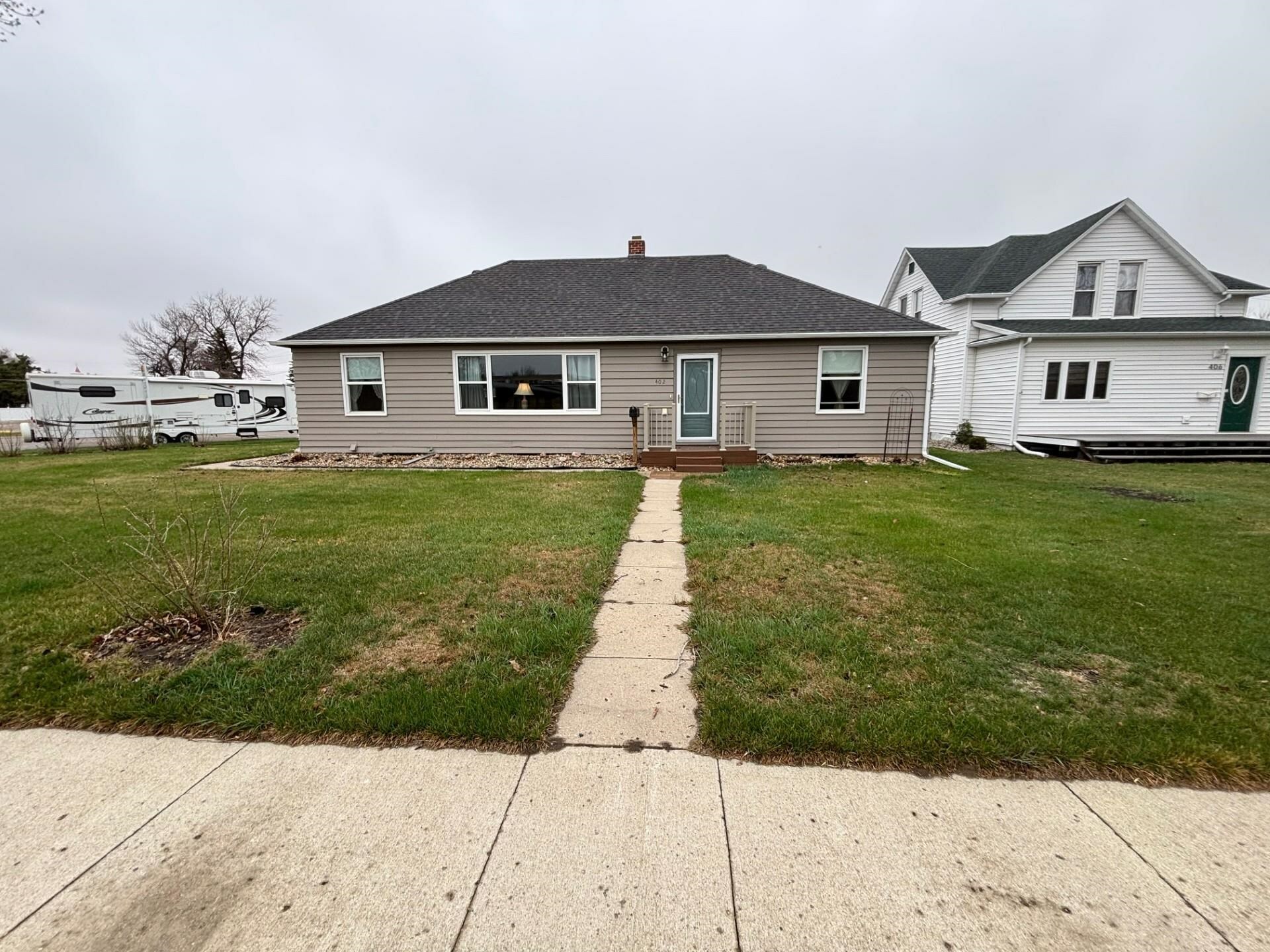 Property Photo: 402 Brewster St E ND 58341