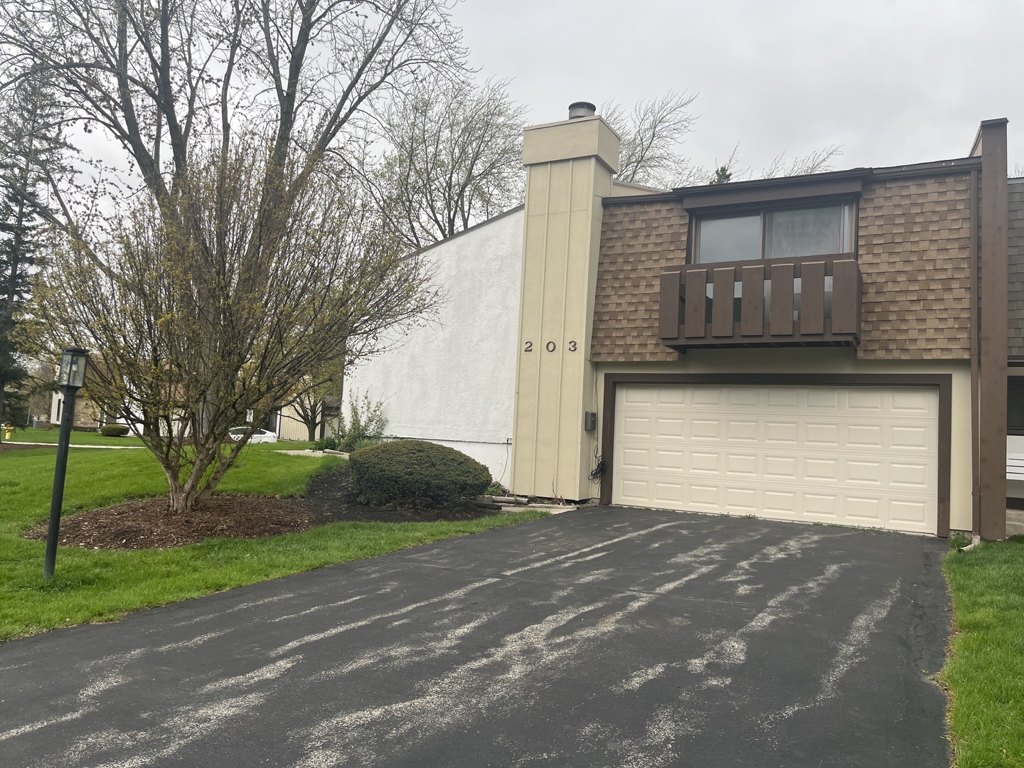 Property Photo: 203 Cascade Drive 203 IL 60525