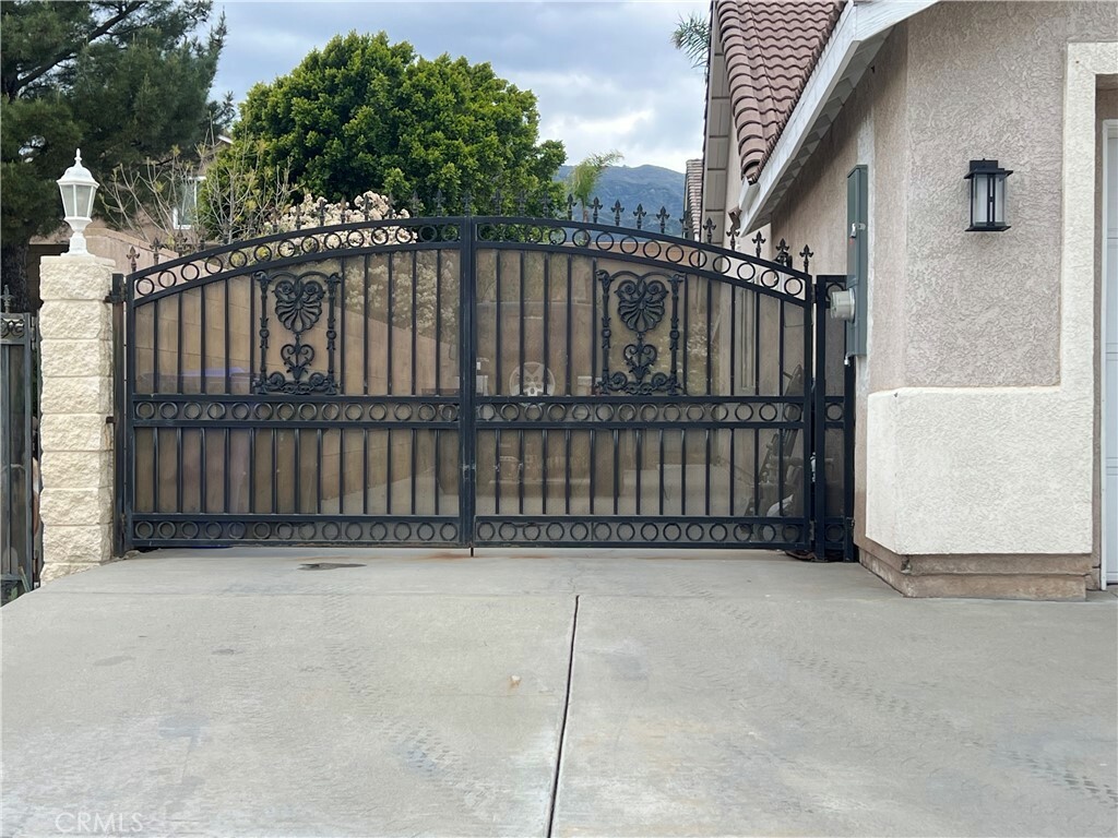 Property Photo:  4012 Larkspur Avenue  CA 92377 