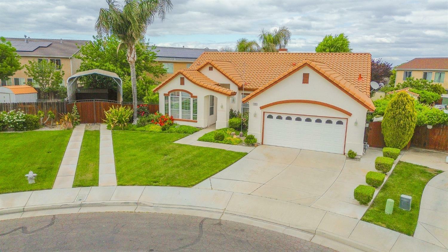 Property Photo: 722 Ruddy Court CA 93635