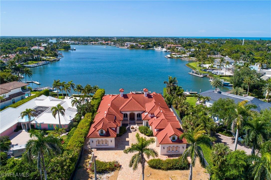 Property Photo: 600 Galleon Drive FL 34102