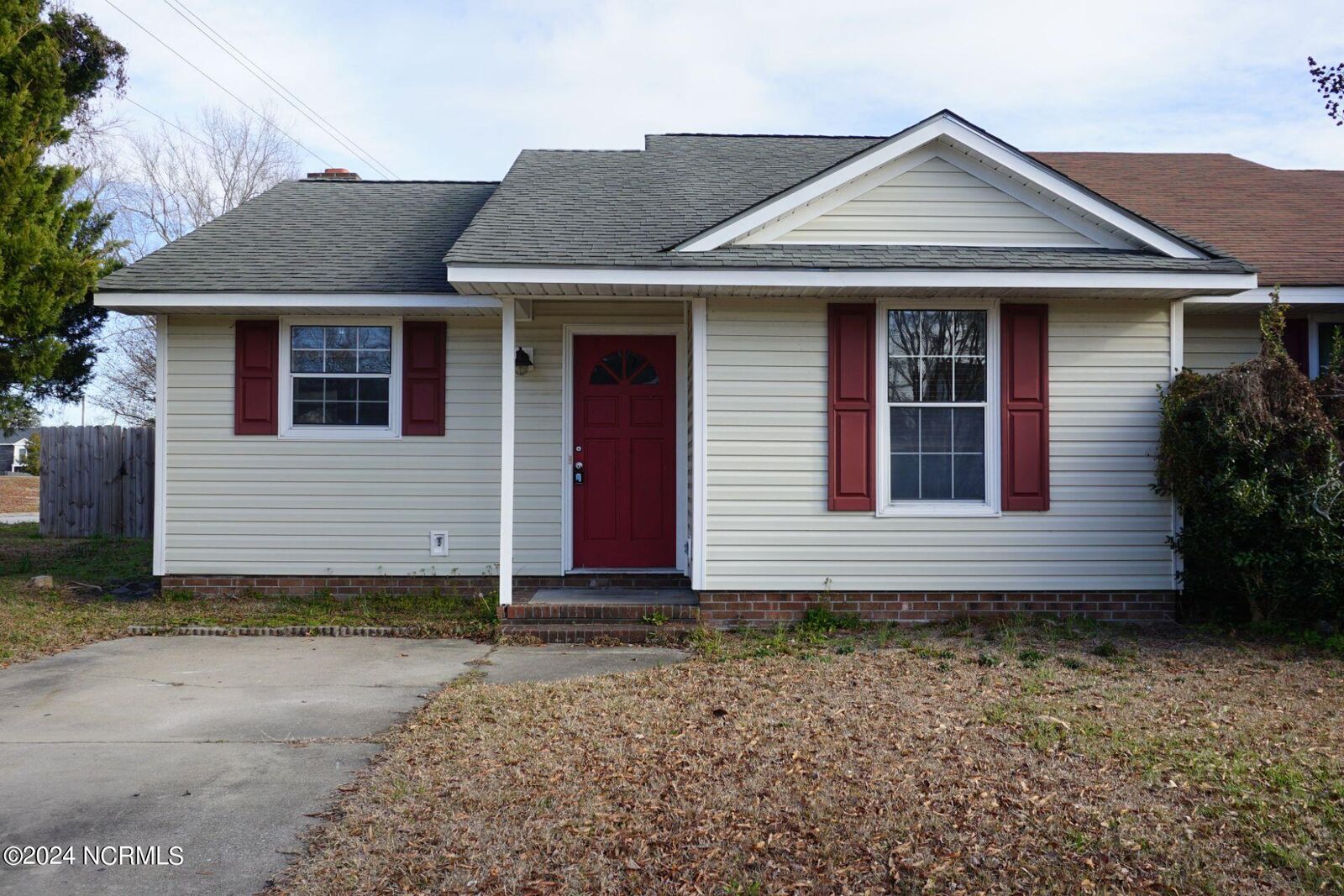 Property Photo:  101 Creekview Drive  NC 28540 