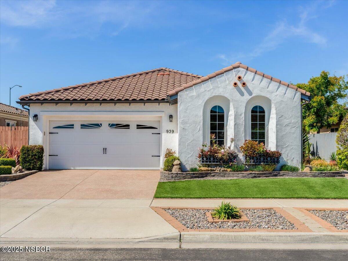 Property Photo: 939 Anthony Place CA 93458