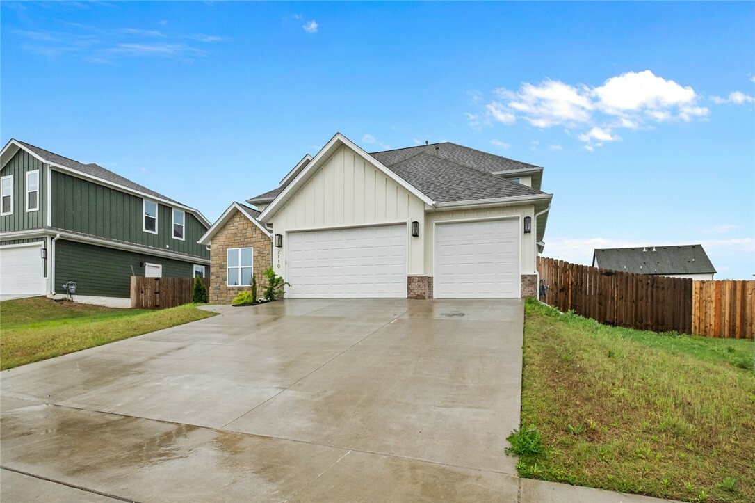 Property Photo: 2710 S 20th Street AR 72758