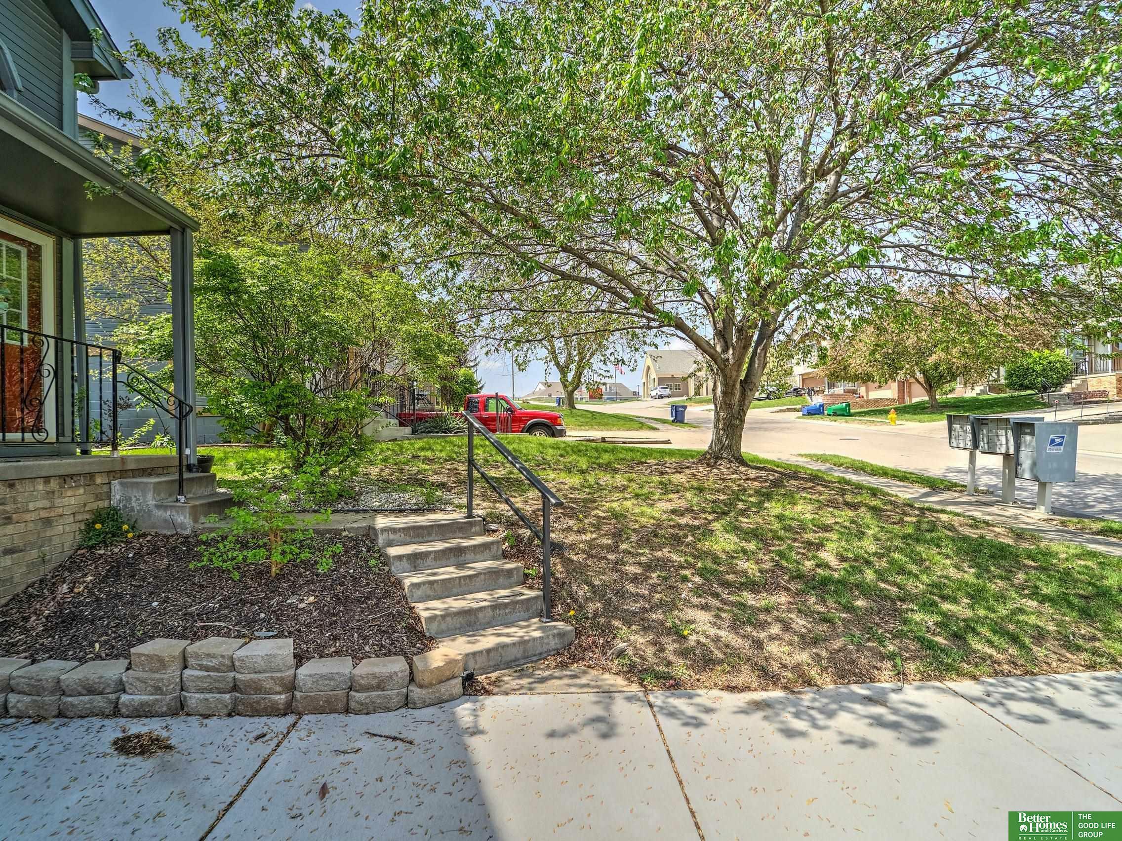 Property Photo: 3515 Comstock Avenue NE 68123-0000