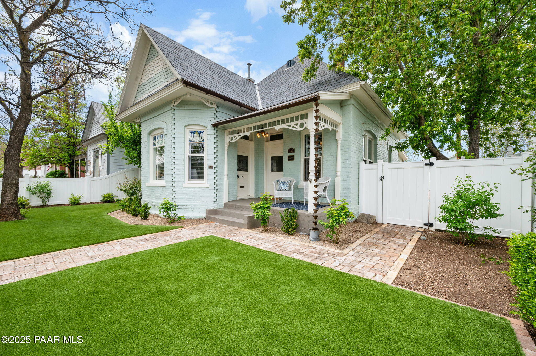 Property Photo: 330 N Mount Vernon Avenue AZ 86301