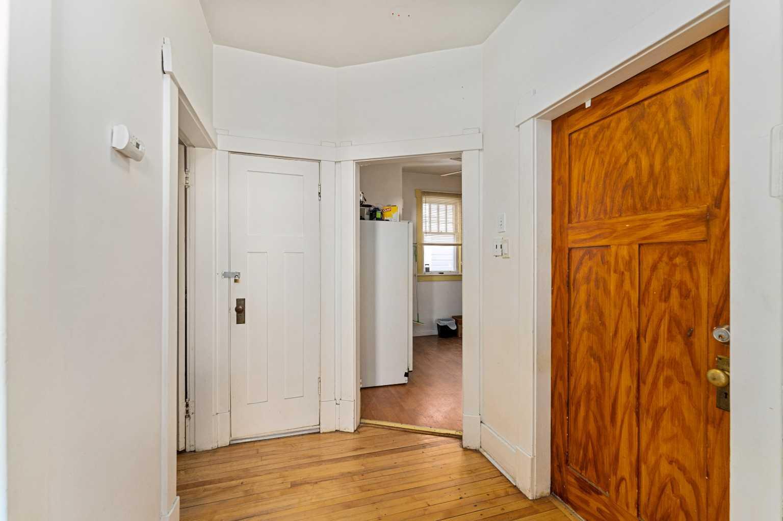 Photo de la propriété: 216 15 Avenue NW AB T2M 0G8