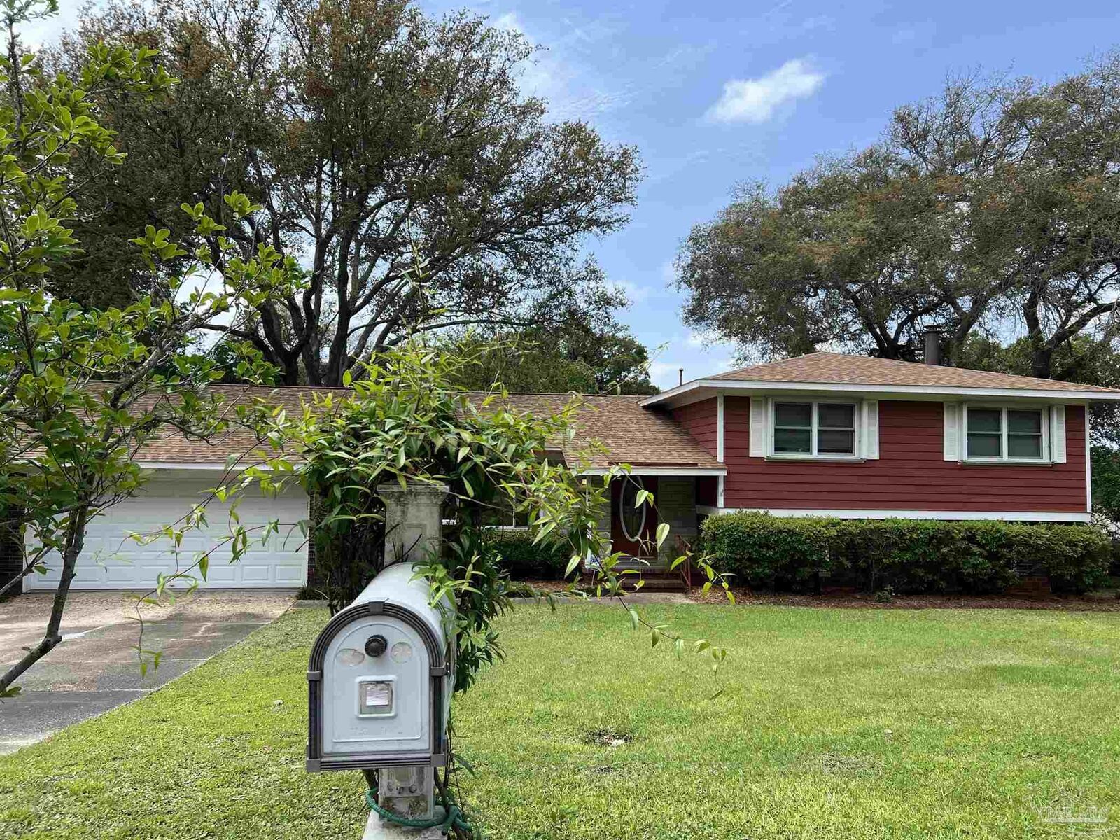 Property Photo: 2241 Dupont Dr FL 32503