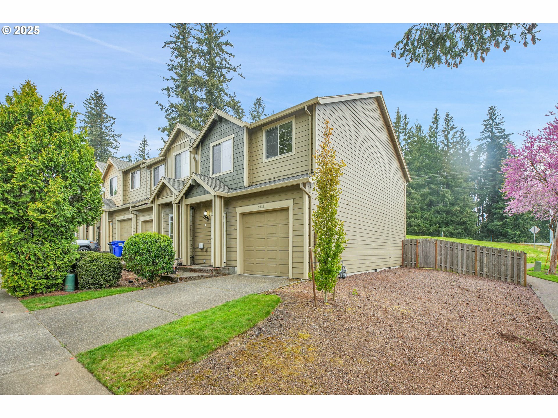 Property Photo: 38651 Galway St OR 97055