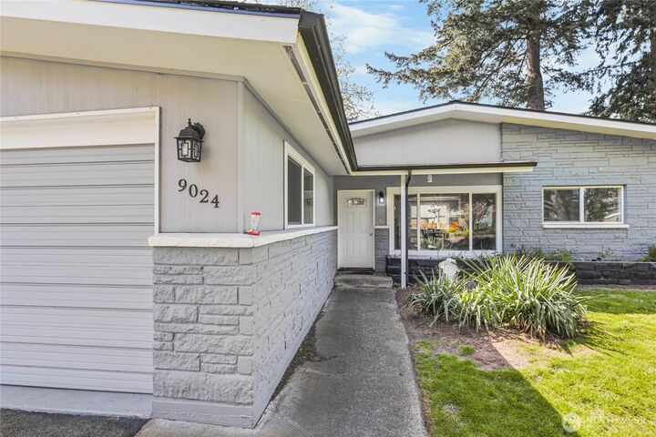 Property Photo: 9024 Gayle Avenue S WA 98499