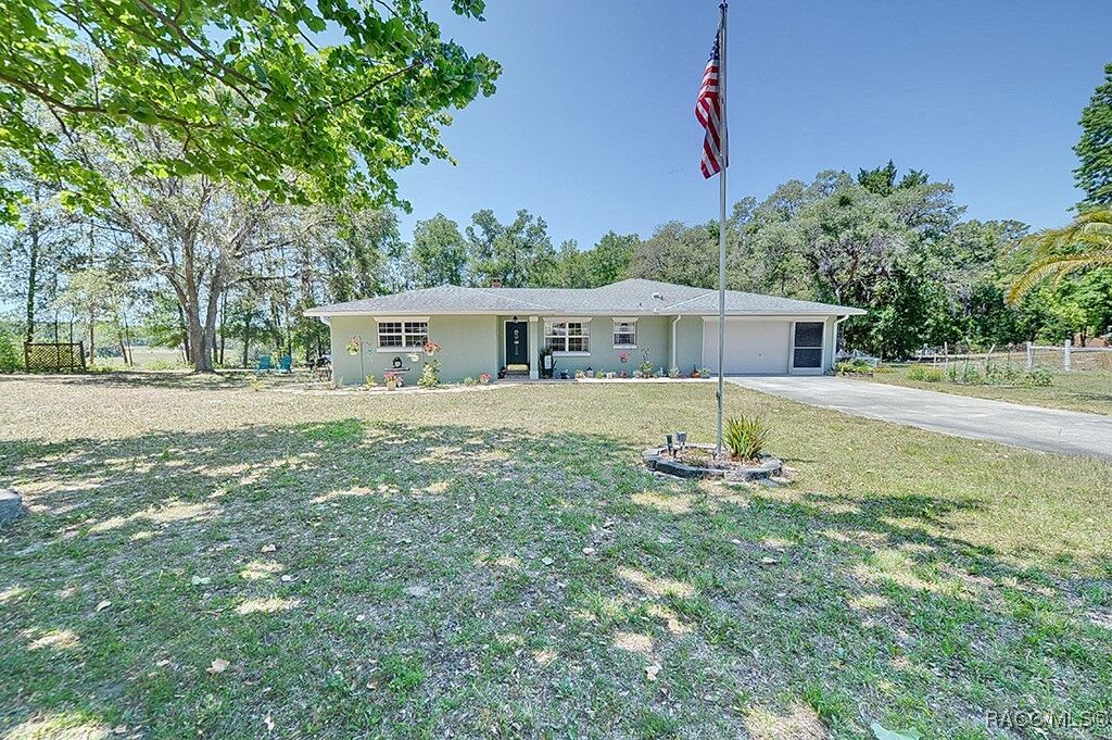 Property Photo: 12474 S Elm Point FL 34436
