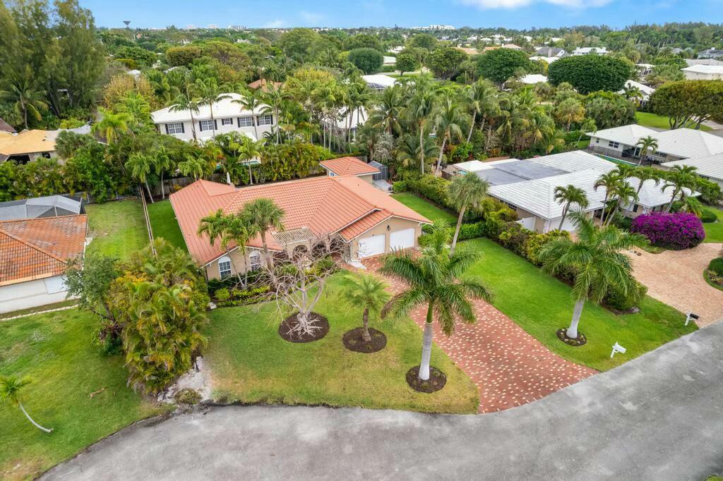 Property Photo: 815 Canary Walk FL 33483