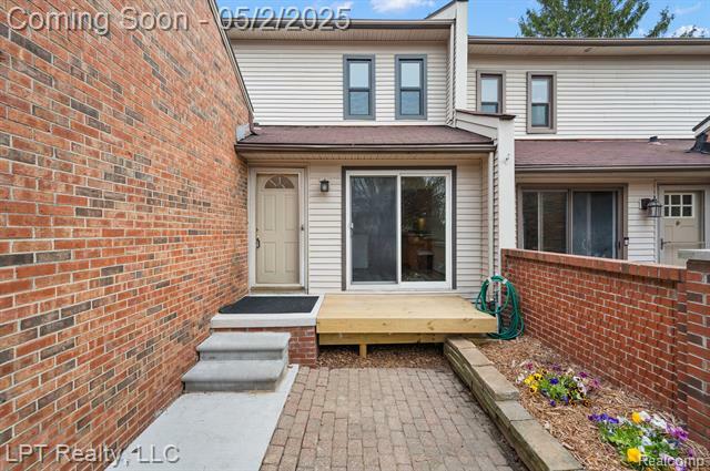 Property Photo: 418 Willow Grove Lane MI 48307