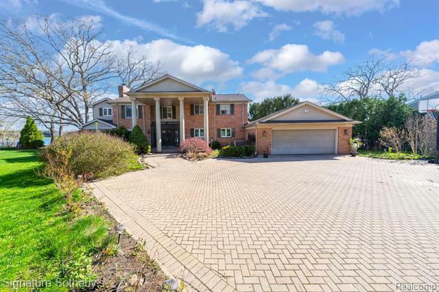 Property Photo: 2224 Lake Angelus Shores MI 48326