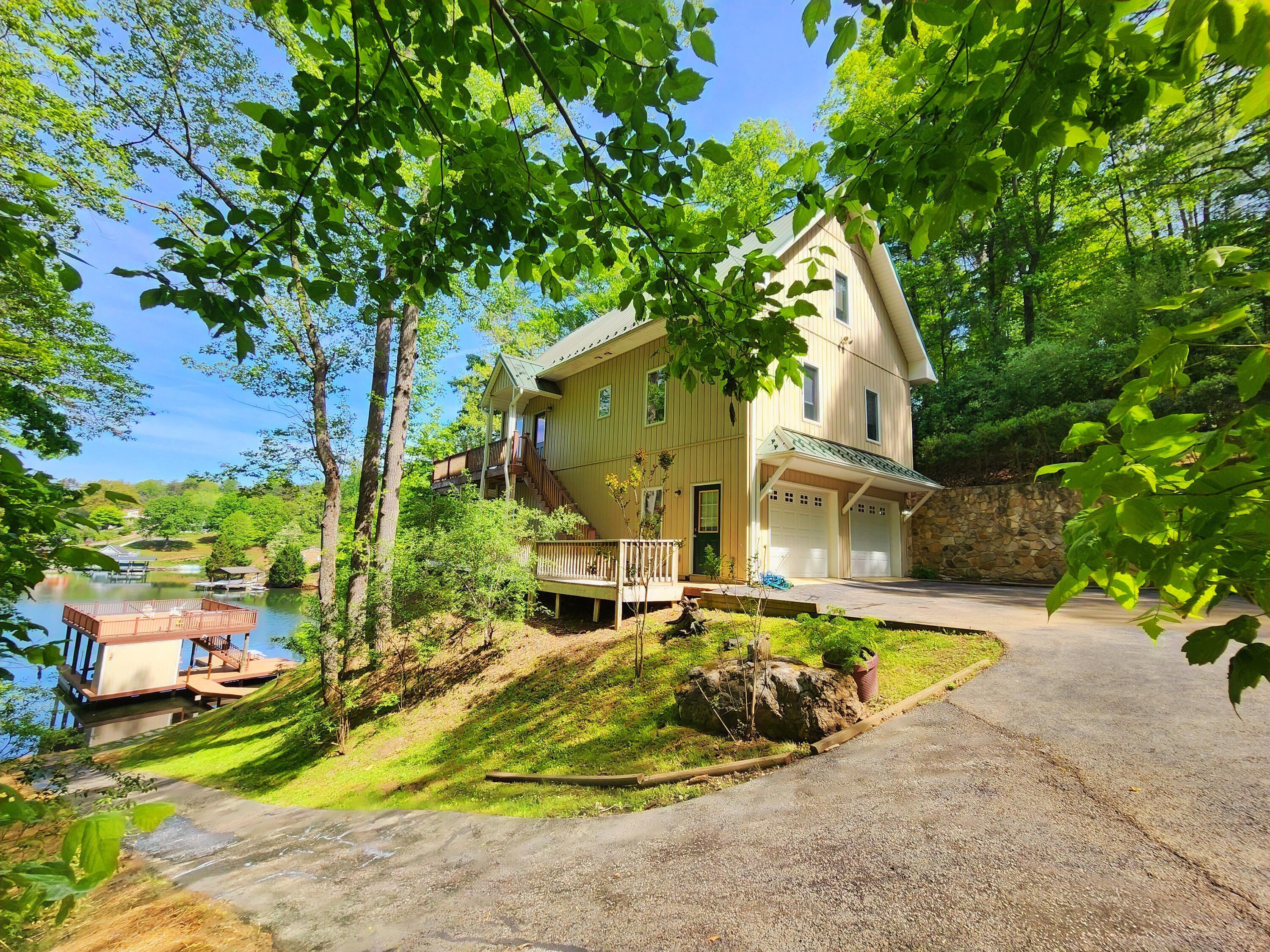 Property Photo: 1075 Roxy Dr VA 24095