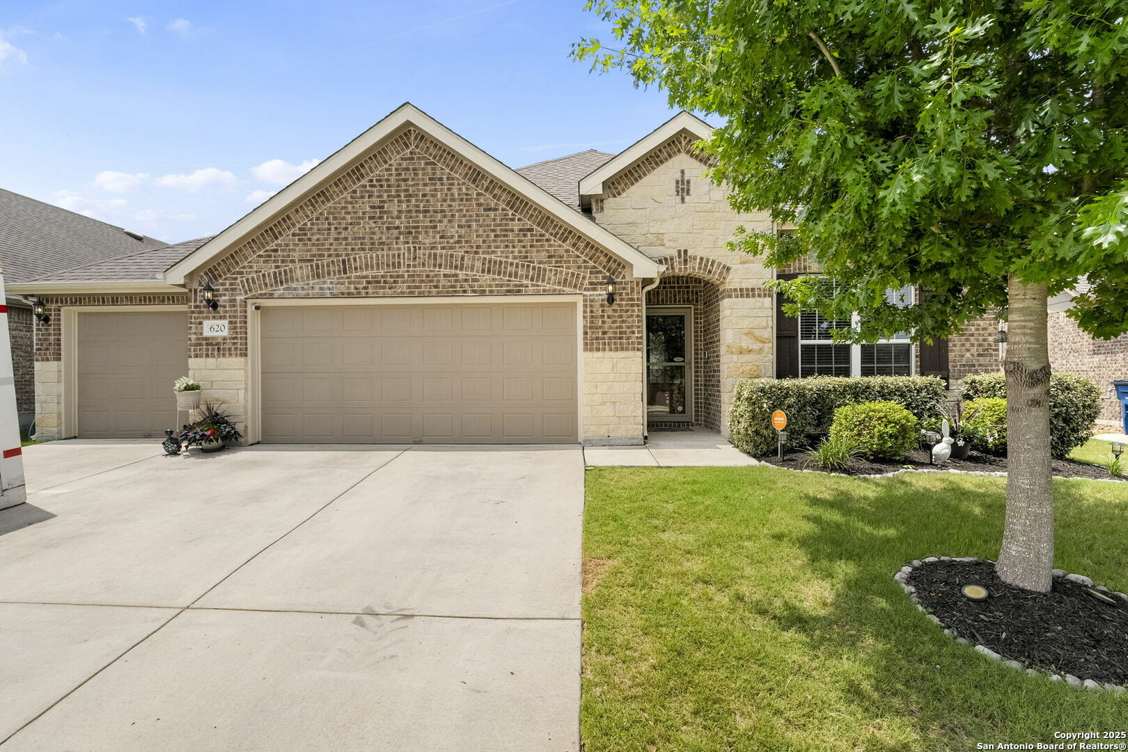 Property Photo: 620 Ridgemeadow TX 78130