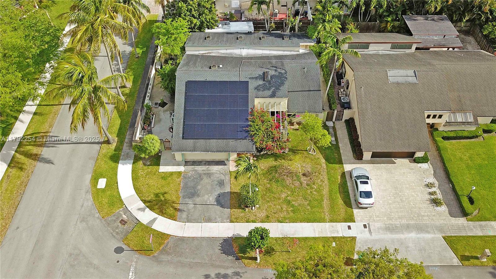 Property Photo: 12271 SW 95th St FL 33186
