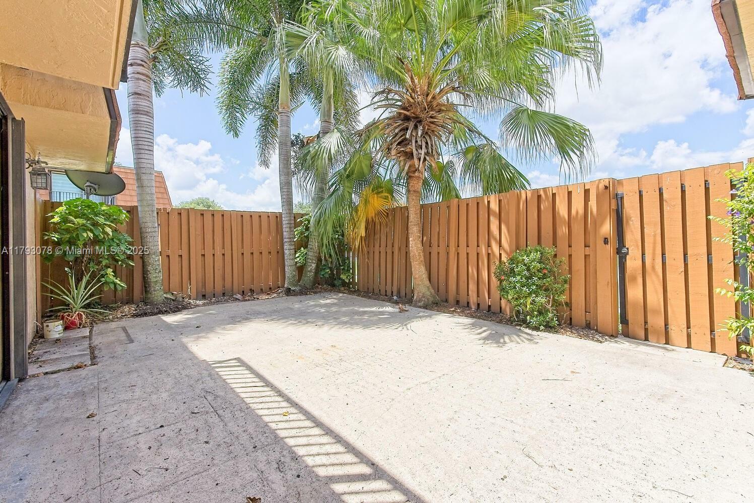 Property Photo:  2585 Garden Ct  FL 33026 