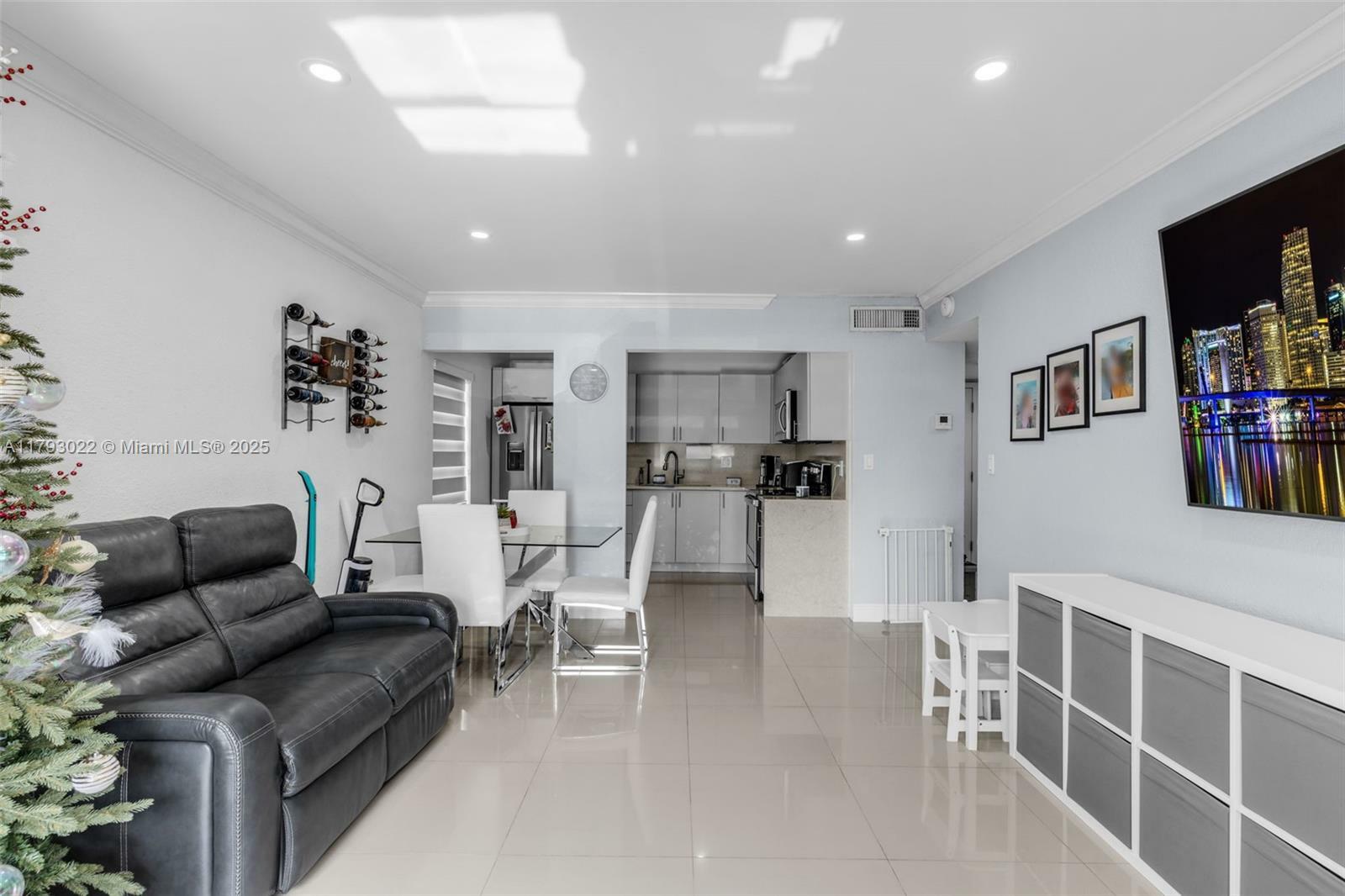 Property Photo: 10401 SW 108th Ave 138 FL 33176