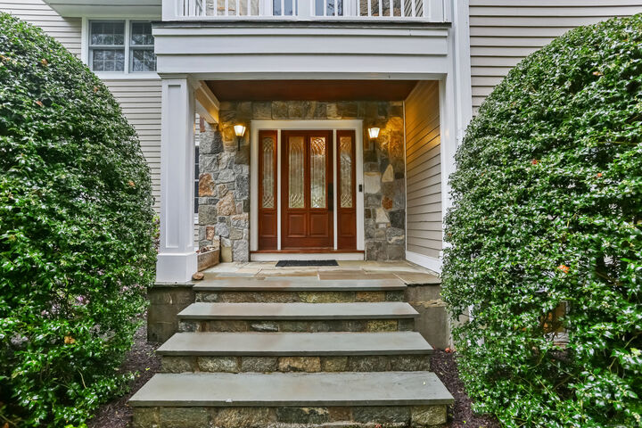 Property Photo:  9 Blue Spruce Circle  CT 06883 
